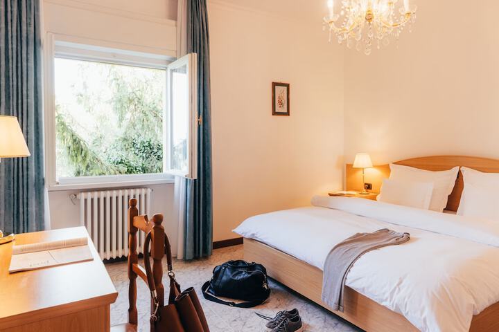 Room 4 of 114
