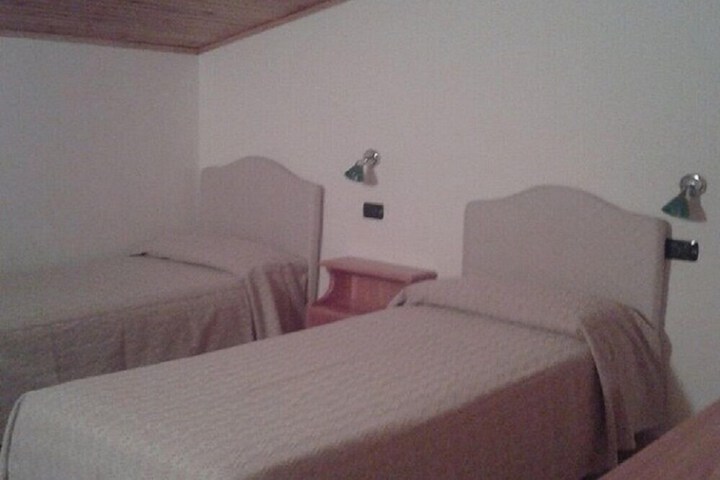 Room 7 of 27