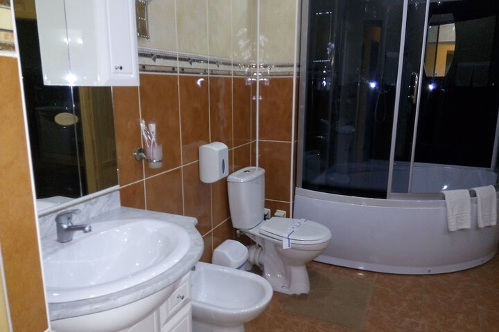 Room 3 of 74