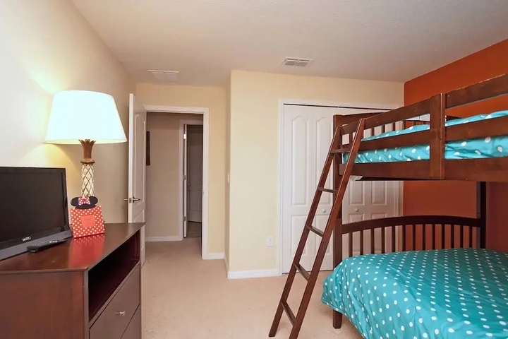 Room 4 of 19