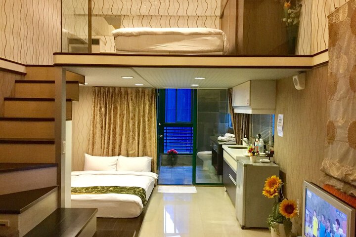 Room 7 of 32
