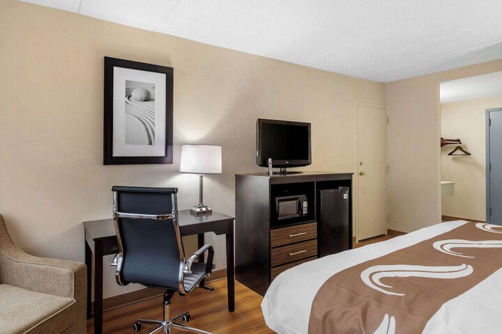 Standard King Bed Accessible (7 of 13)