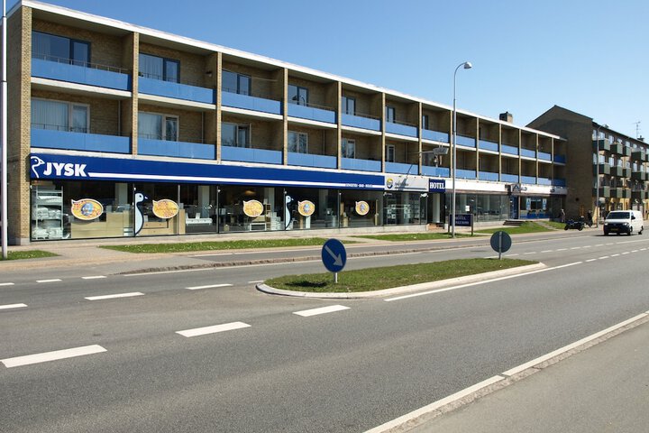 Hotel B