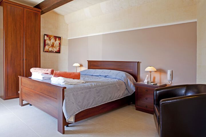 Room 5 of 13