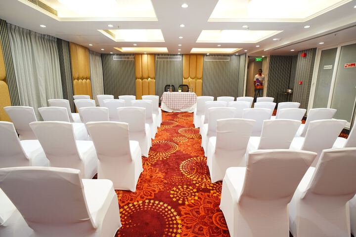 Ballroom/Hall 32 of 34