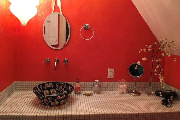 Room 28 of 48