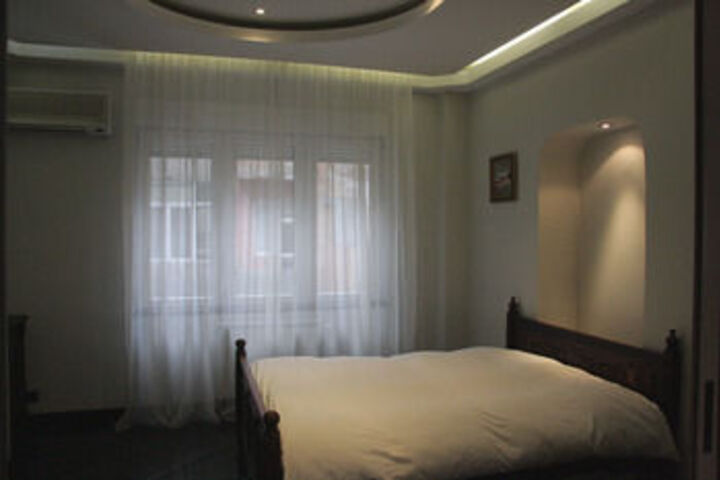 Room 27 of 73