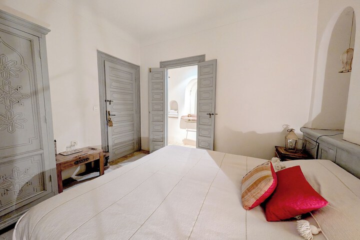 Room 2 of 78