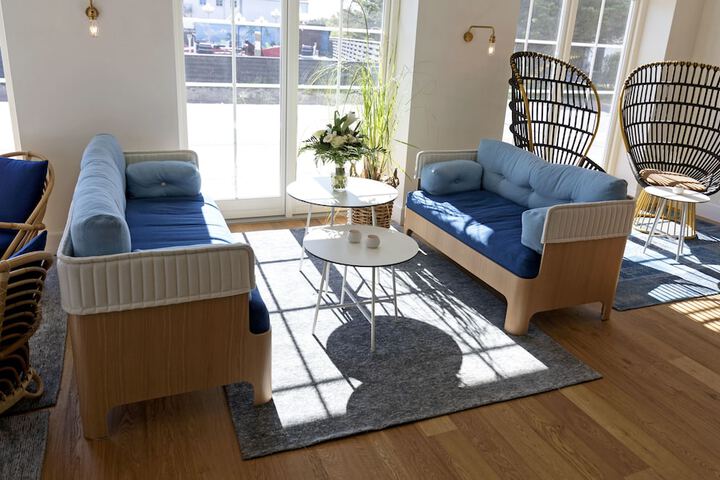 Lounge 110 of 126