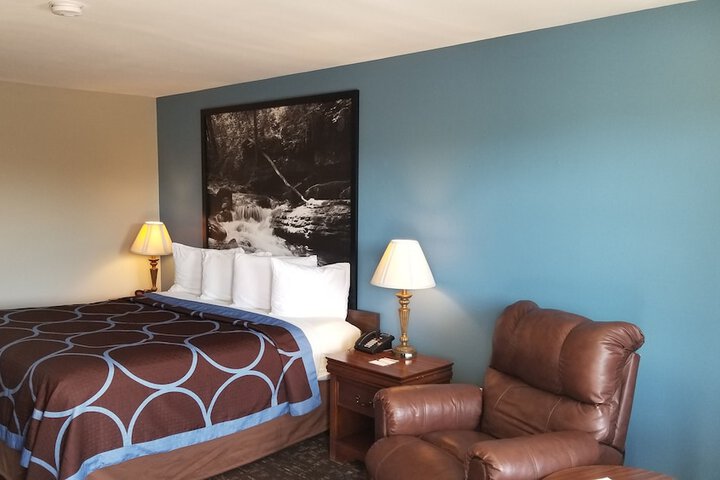 1 King Bed (14 of 14)