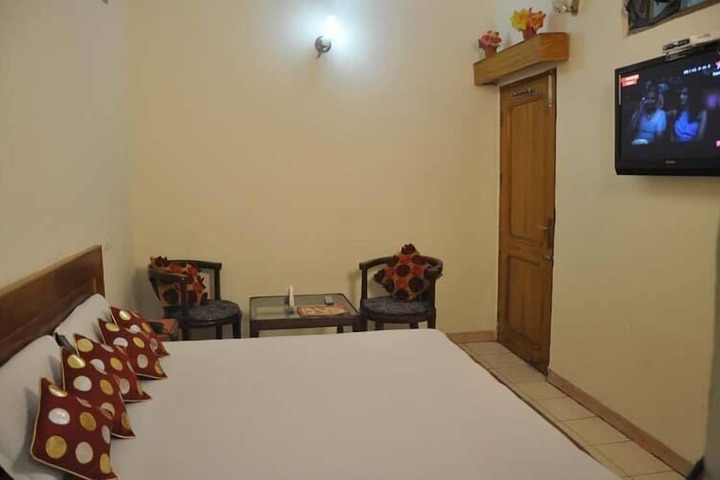 Room 8 of 19