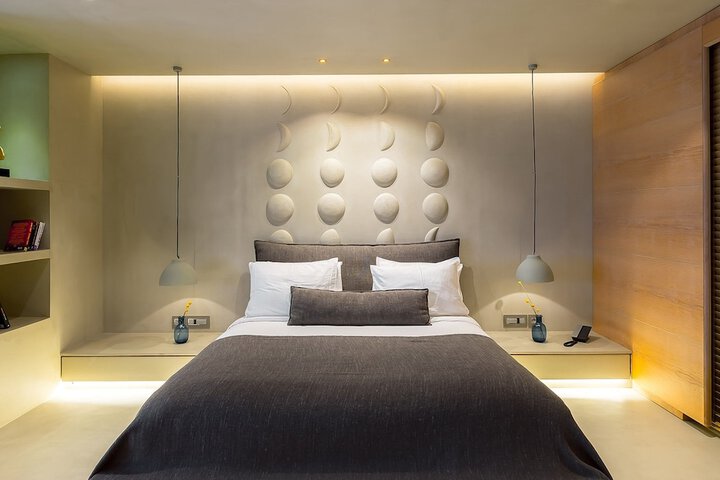 Room 11 of 36