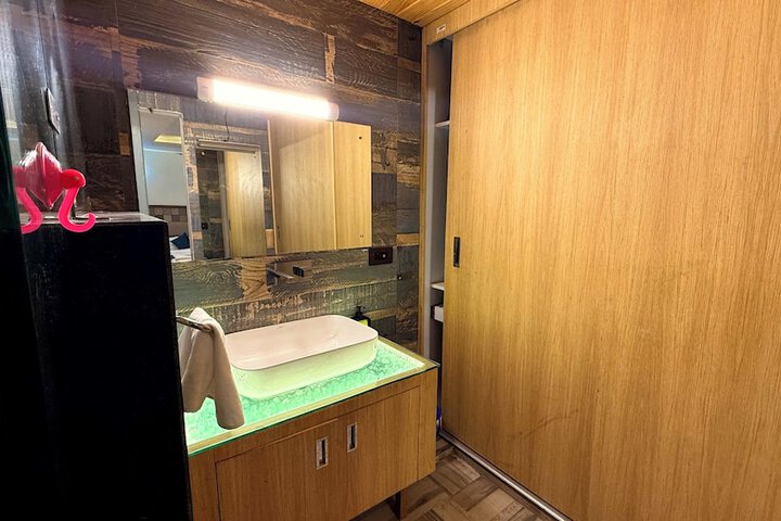 Room 70 of 95