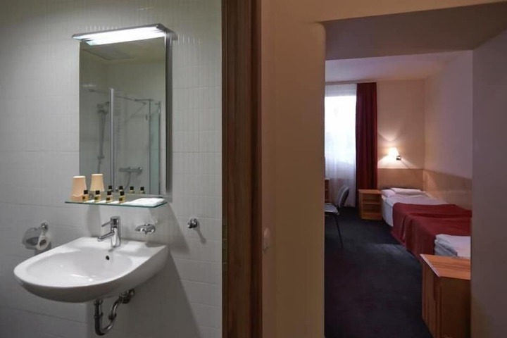 Room 7 of 49