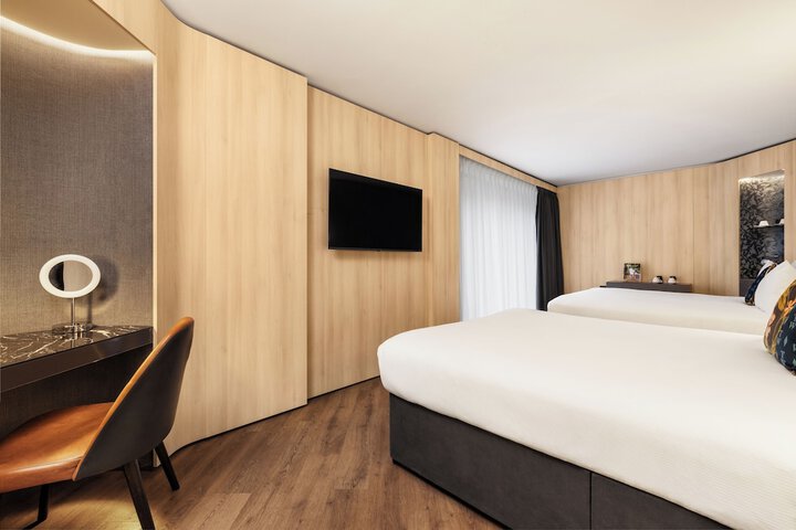 Room 48 of 94