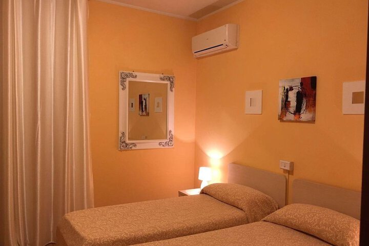 Room 5 of 38