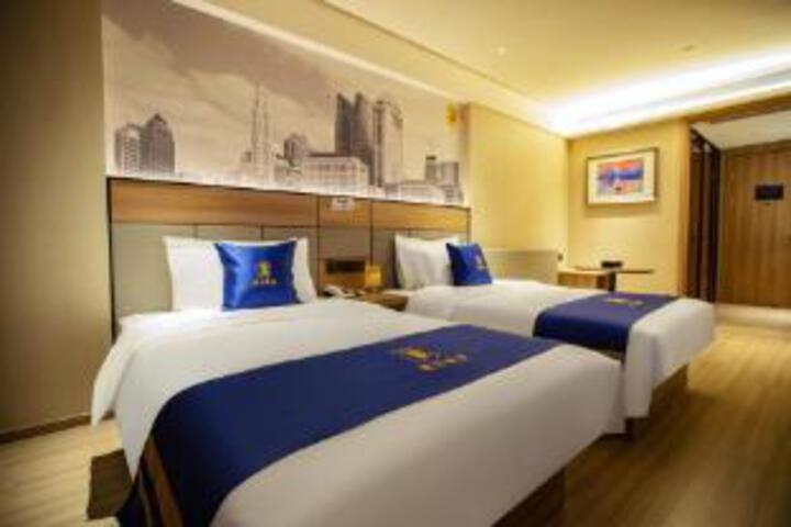 Room 6 of 7