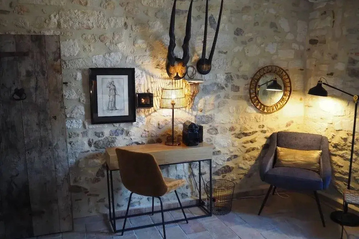 Room 9 of 13