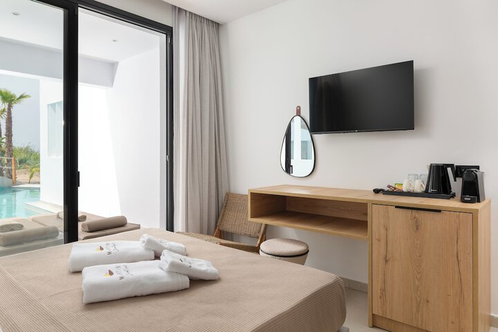 Room 2 of 44