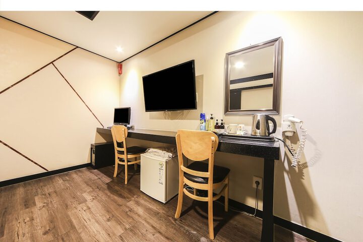 Room 20 of 42