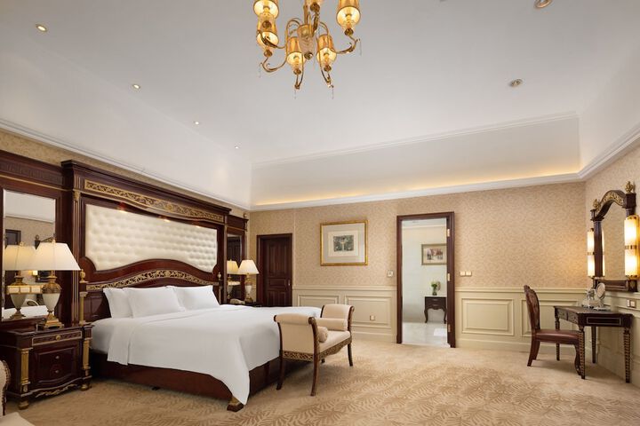 Room 17 of 76