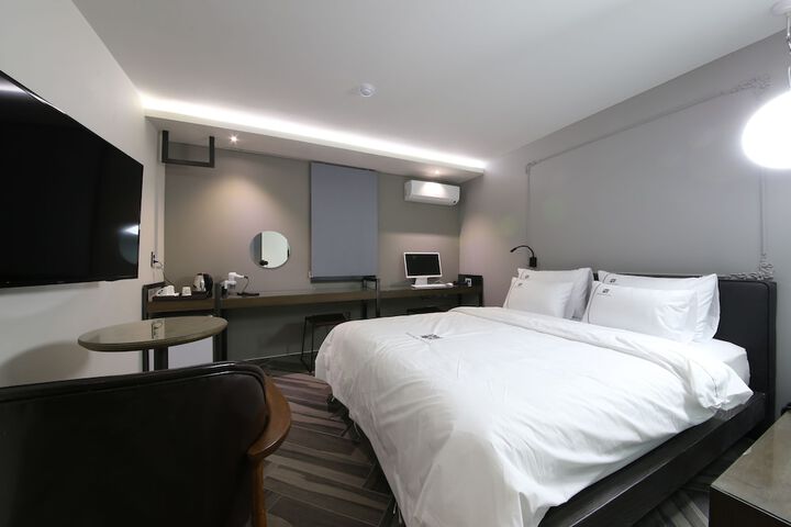 Room 35 of 70