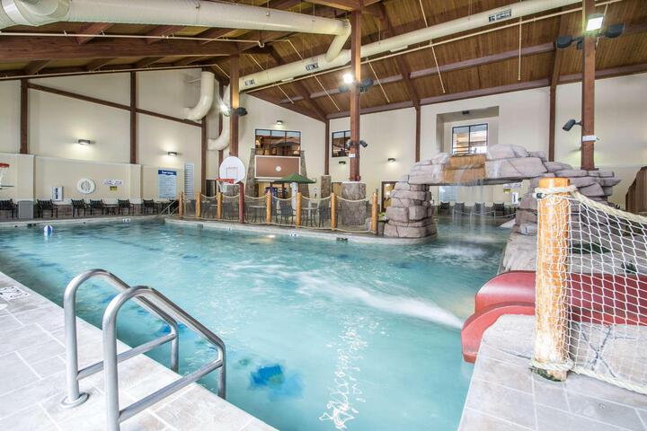 Hotel Pool