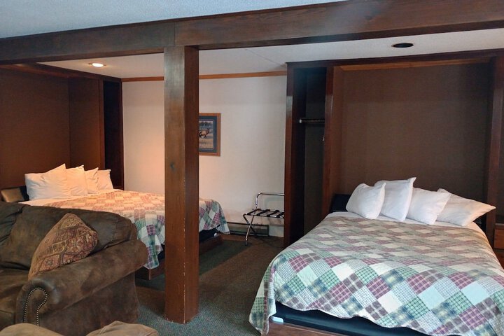 2 Queen Beds (27 of 28)