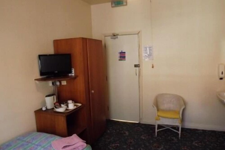 Room 3 of 11