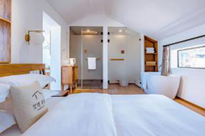 Room 13 of 14
