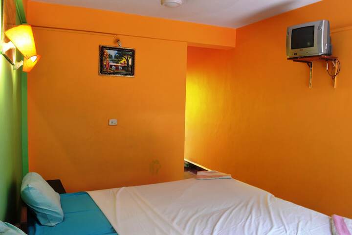 Room 9 of 13