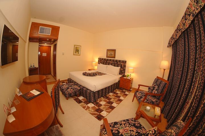 Room 14 of 32