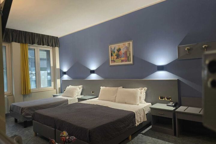 Room 27 of 62