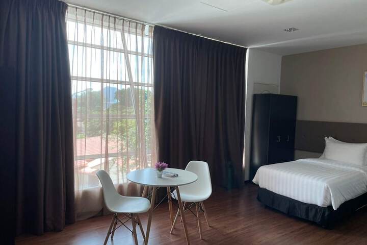 Room 13 of 80