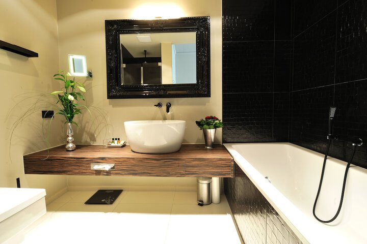 Room 48 of 80