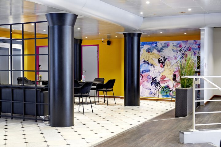 Entrance & Lobby
