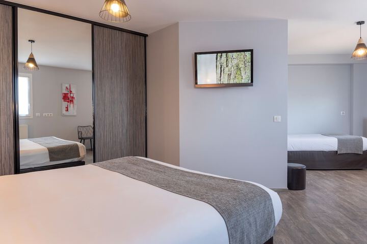 Room 4 of 28