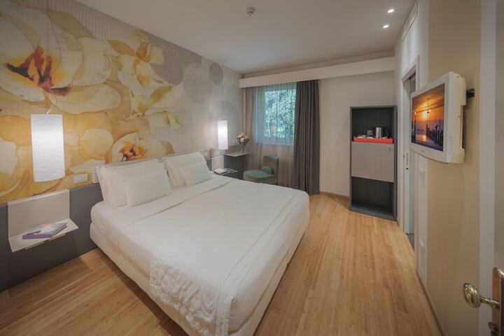 Room 35 of 112