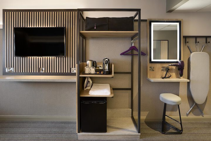 Room 5 of 27