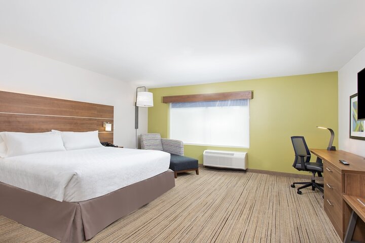 Standard King Bed Accessible (6 of 14)