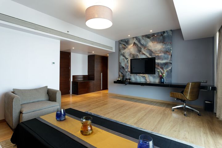 Room 13 of 27