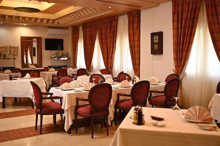 Dining 60 of 92