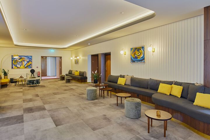 Entrance & Lobby