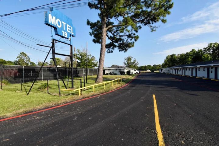 Exterior of Motel 19 by Capital O Baytown I-10