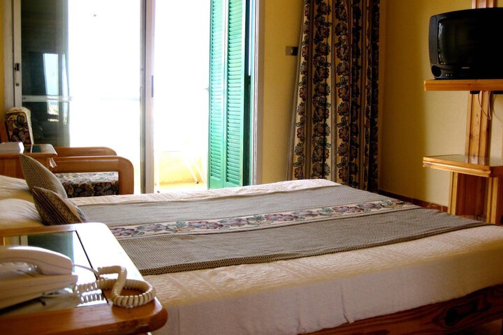Room 15 of 40