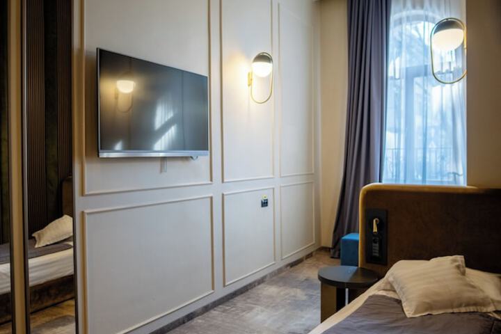 Room 52 of 120