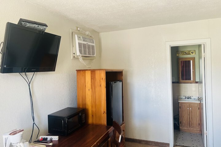 Room 6 of 13