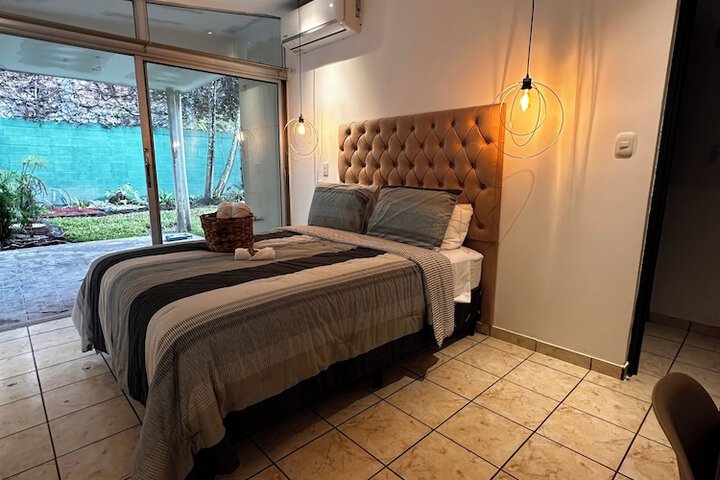 Room 4 of 13