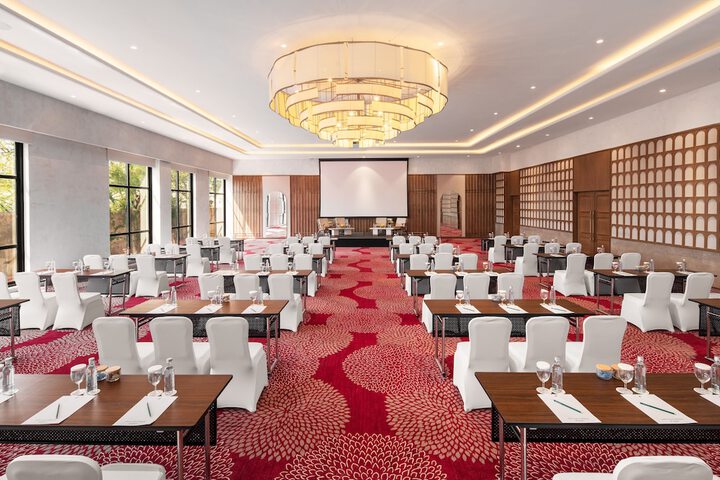 Ballroom/Hall 68 of 92