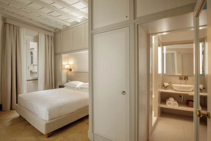 Room 27 of 86